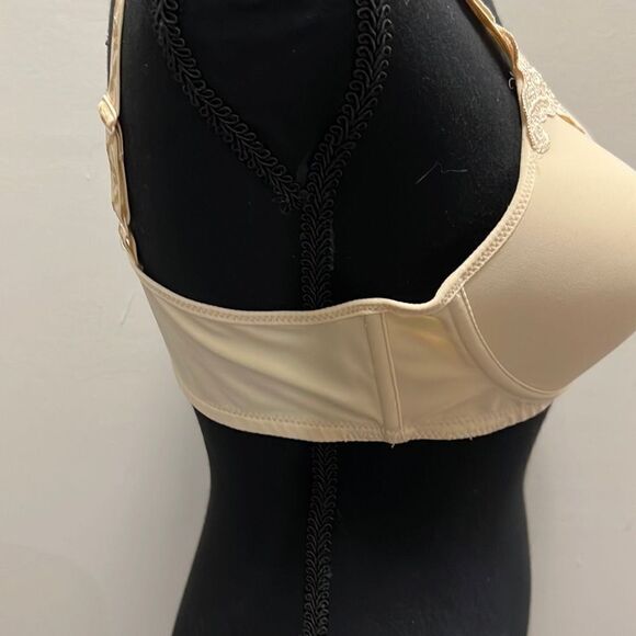 NWOT. ABC cream T-shirt bra 40 AA - Picture 6 of 16